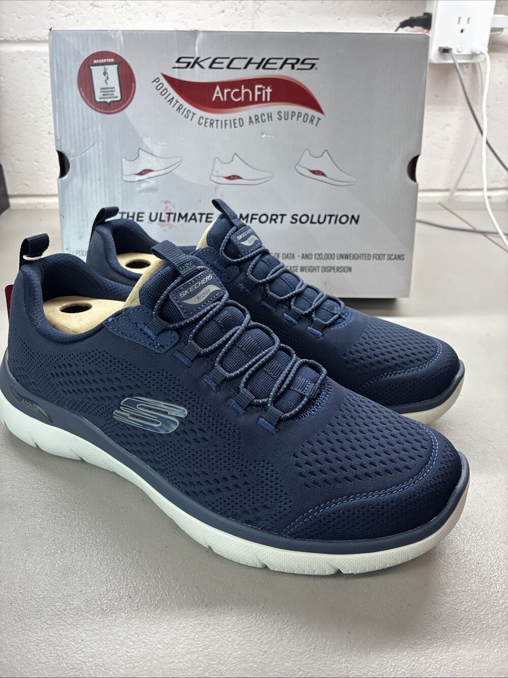 New Skechers Men's size 8.5 Arch Fit Summits Ganarte Shoe Navy 233174 With Box